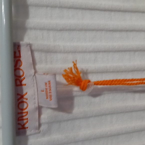 Ivory Large knit top pit 20 - Picture 3 of 4